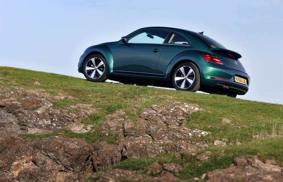  Volkswagen Beetle 2016 года  (UK) (фото 15 из 26)